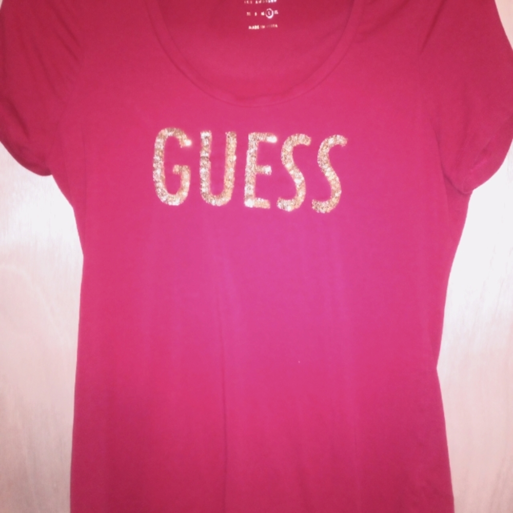 Guess style top large fitted. Red